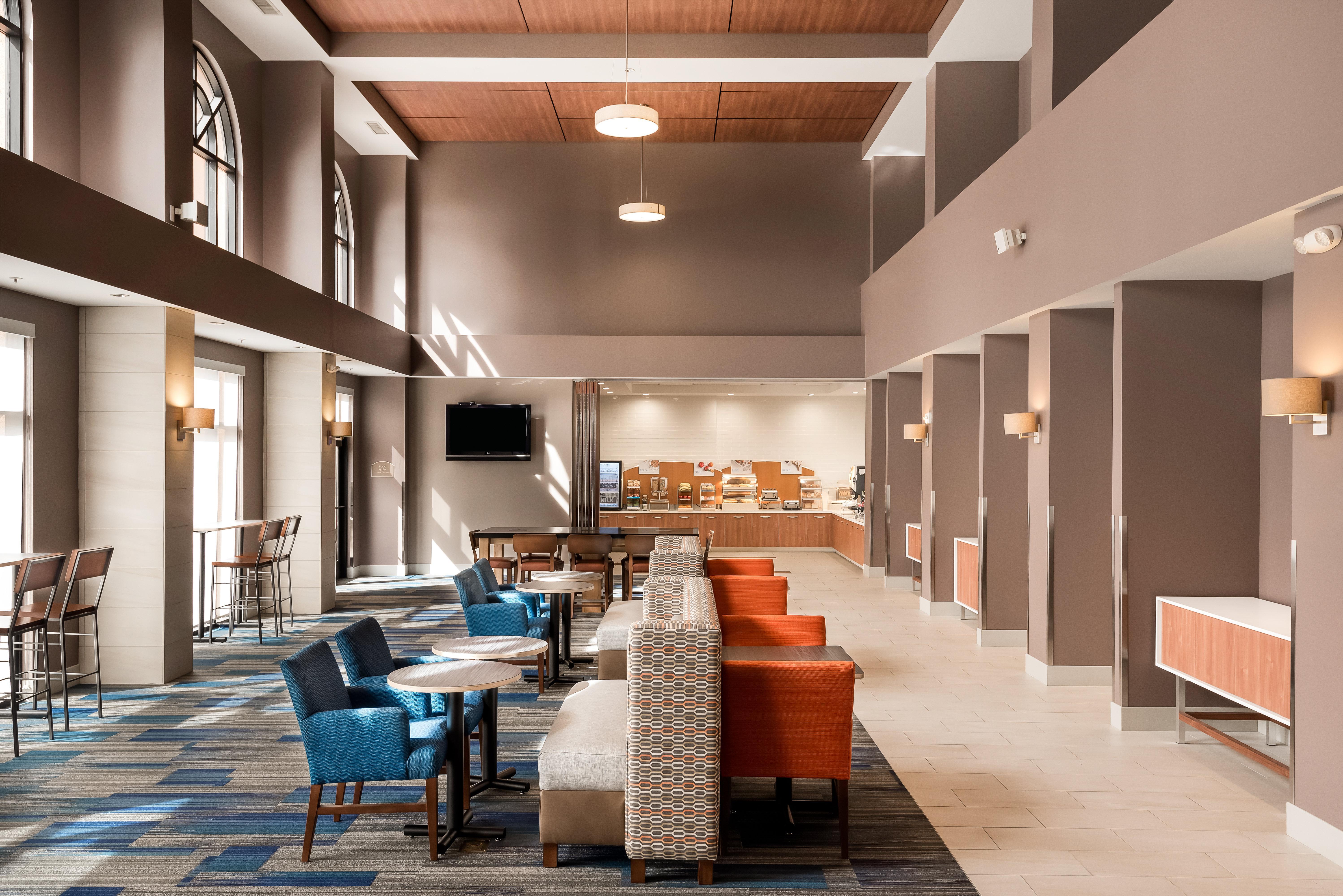 Holiday Inn Express Ontario By Ihg Creekside Экстерьер фото